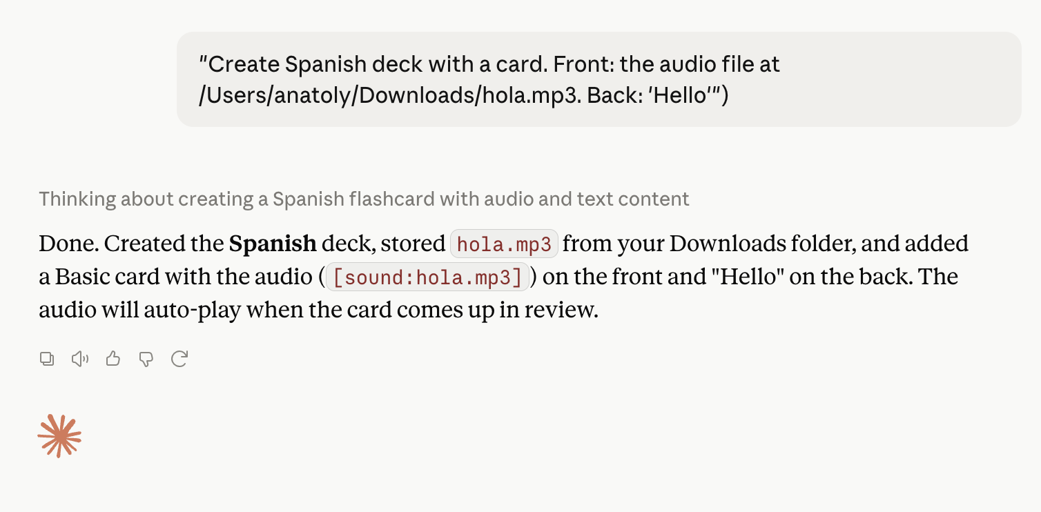Uma conversa em que a pessoa pede um card no baralho Spanish com o arquivo de áudio /Users/anatoly/Downloads/hola.mp3 na frente e Hello no verso; o Claude confirma que guardou o hola.mp3 e adicionou a tag de som ao card.